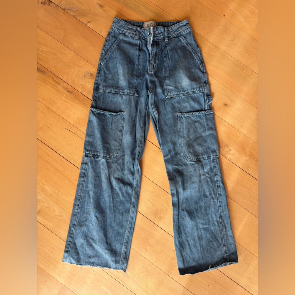 BDG Urban Outfitters woman's carpenter wide leg Relaxed Blue Jeans.